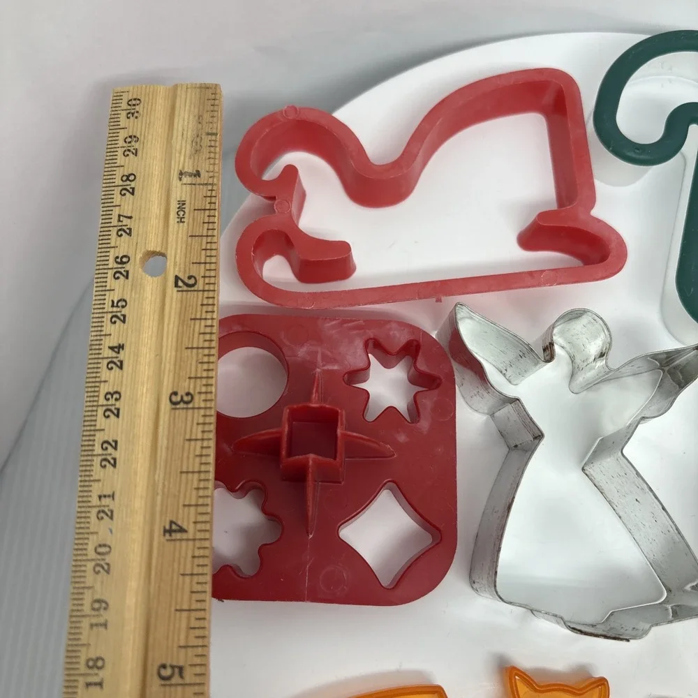 Mixed Lot of 9 Cookie Cutters 5 Metal‎ 4 Plastic Holiday Bat Angel Sleigh Bell
